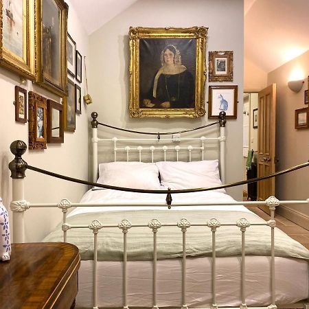 Enchanting 1 Bedroom Home With Kitchen サフロン・ワルデン エクステリア 写真