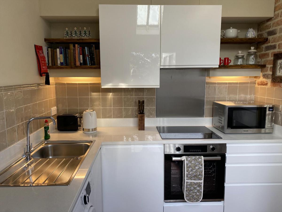 Enchanting 1 Bedroom Home With Kitchen サフロン・ワルデン エクステリア 写真